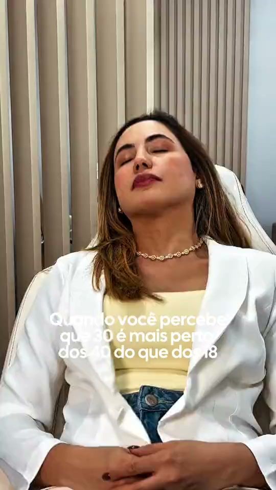Karla Daniele fala sobre envelhecer e cuidar de si mantendo a naturalidade.